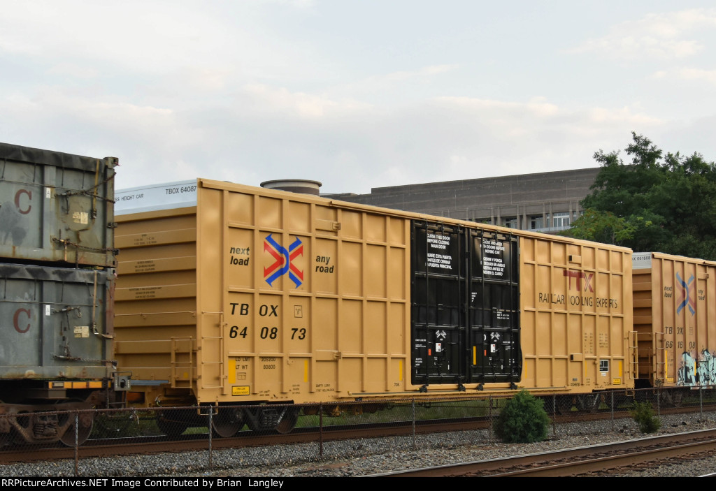 640873